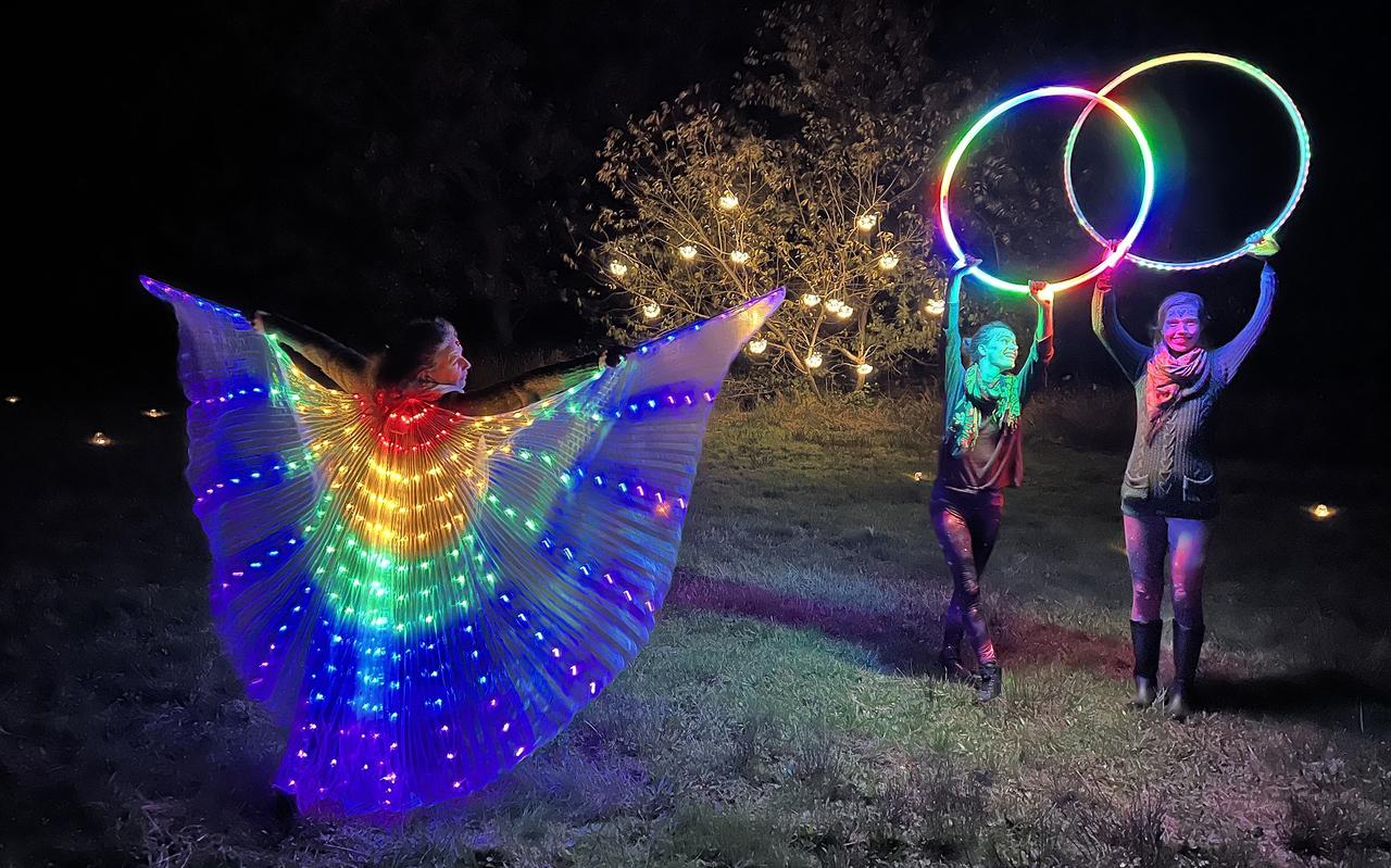 Lichtjestocht langs Skoelepad Zandhuizen. FOTO PIET BOSMA Lichtjestocht langs Skoelepad Zandhuizen. FOTO PIET BOSMA