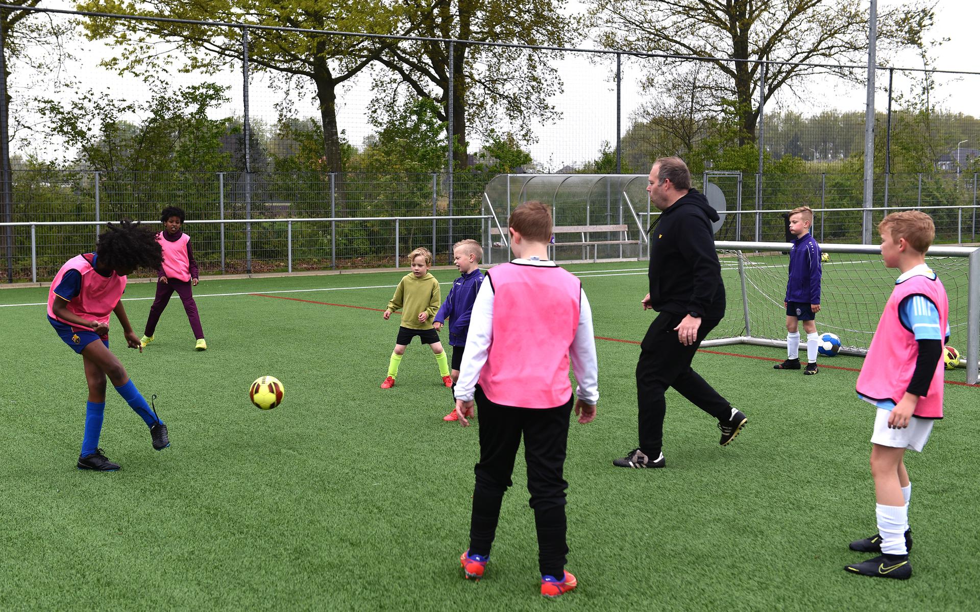 De doelstelling van de Jeroen Dekker is om aan de slag te gaan met jeugd uit de regio om de voetbalkwaliteiten te verbeteren.