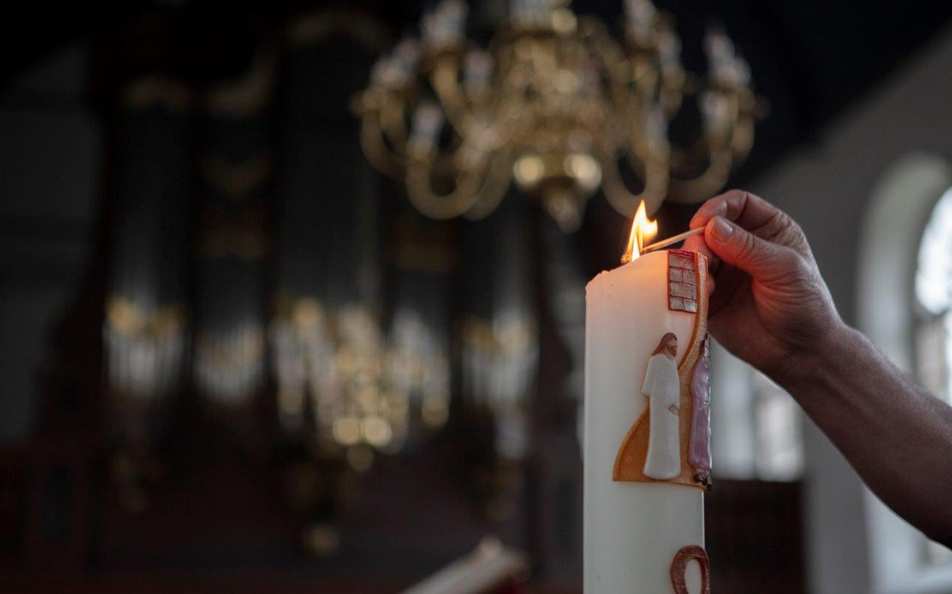Elke vrijdagavond kan in een kerk in de omgeving een kaars worden aangestoken voor de inwoners van Oekraïne.