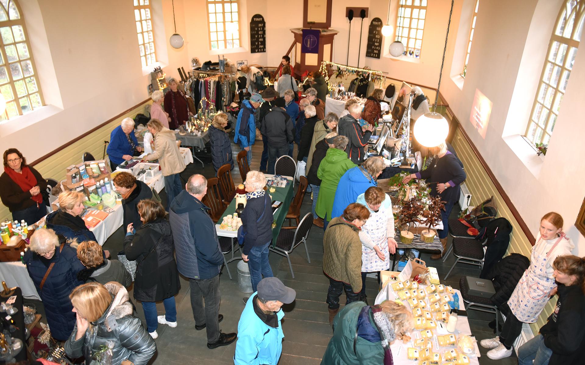 Veel belangstelling voor kerstmarkt in kerkje van Blesdijke