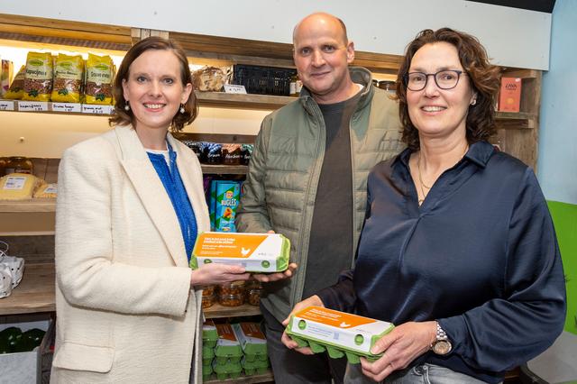 Boerderijwinkels in Weststellingwerf verkopen eierdoosjes met tips tegen criminaliteit