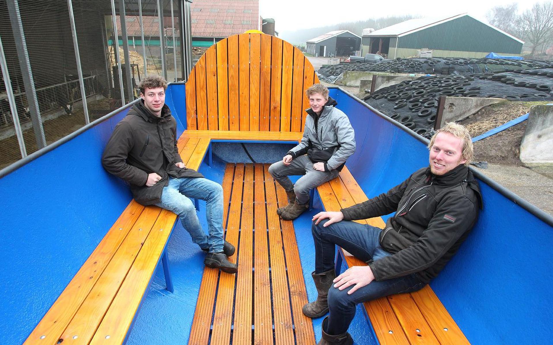 Lars, Timo en Rolf bouwen strontwagen om tot hottub: ‘Voor tijdens feestjes’