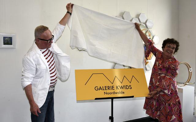 Jan Hendrik Vermeijden en Mirjam Pragt onthullen de nieuwe naam van de kunstlocatie.