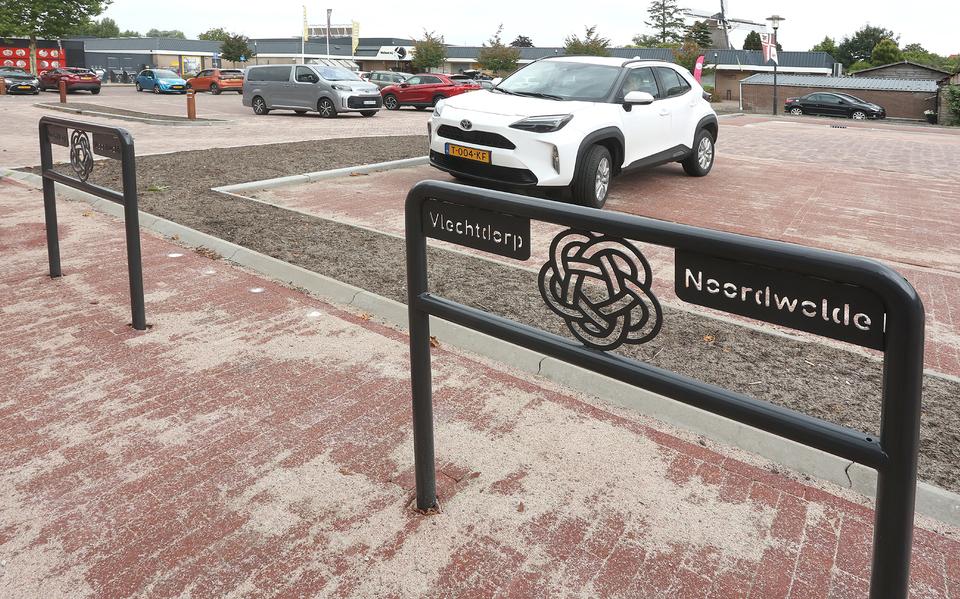 De nieuwe fietsenrekjes in Noordwolde.