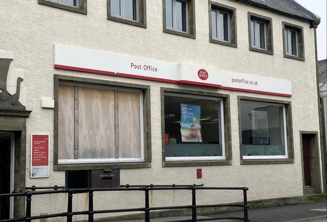 Een foto van een kantoor van Post Office in Schotland. 