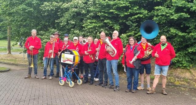 Dweilorkest De Lendebloazers viert jubileum met eigen festival