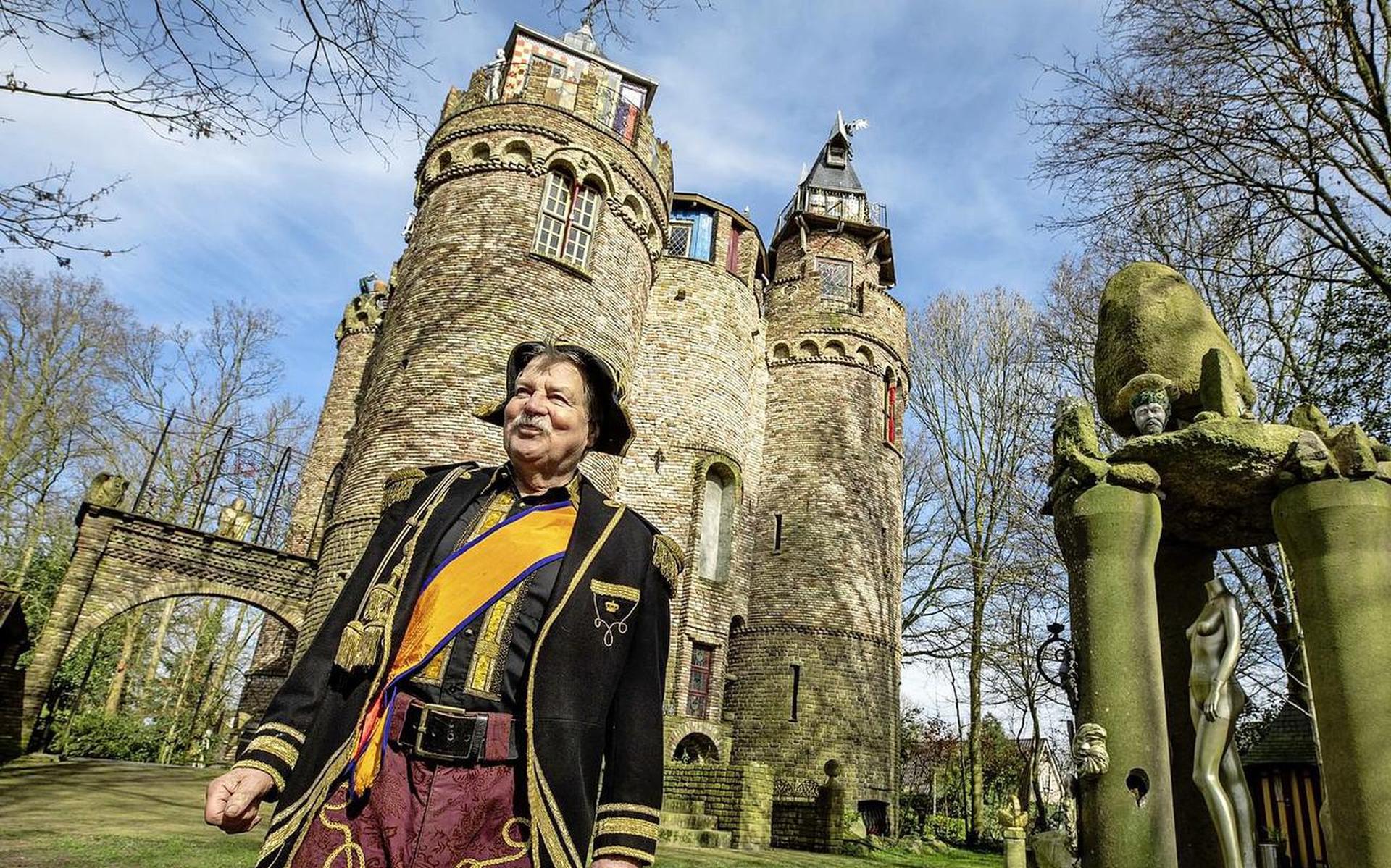Gregorius (76) bouwt al ruim 30 jaar aan zijn droomkasteel in Blesdijke