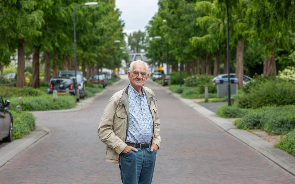 Geert Lantinga op de Steenwijkerweg in zijn woonplaats Wolvega.