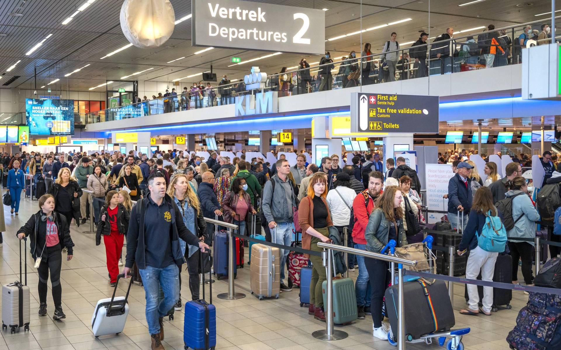 KLM stopt tijdelijk verkoop tickets voor vluchten vanaf Schiphol