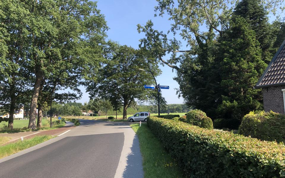 De ongevallenkruising vanaf de richting Wilhelminaoord. Vooral het verkeer dat hier van rechts komt veroorzaakt de ongevallen.
