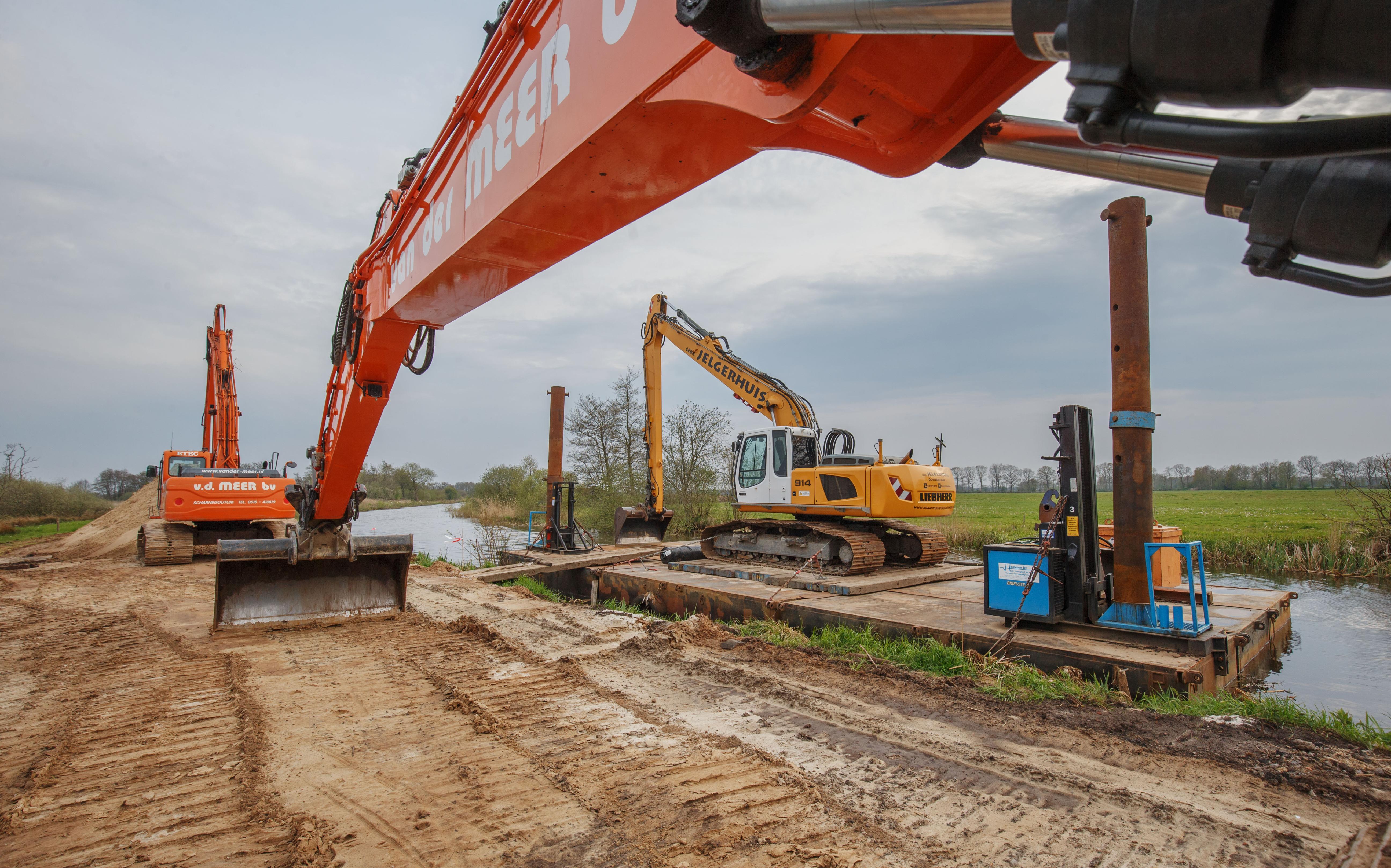 De werkzaamheden langs de Lende liggen opnieuw stil. De werkzaamheden langs de Lende liggen opnieuw stil.