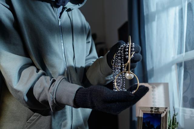 Thuiszorgmedewerkster (27) uit Wolvega besteelt cliënten: zes maanden cel