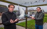 Bij de broers Elco (links) en Ydo Homma in Steggerda zijn honderd duiven gestolen. Die hebben een waarde van ongeveer 400.000 euro.