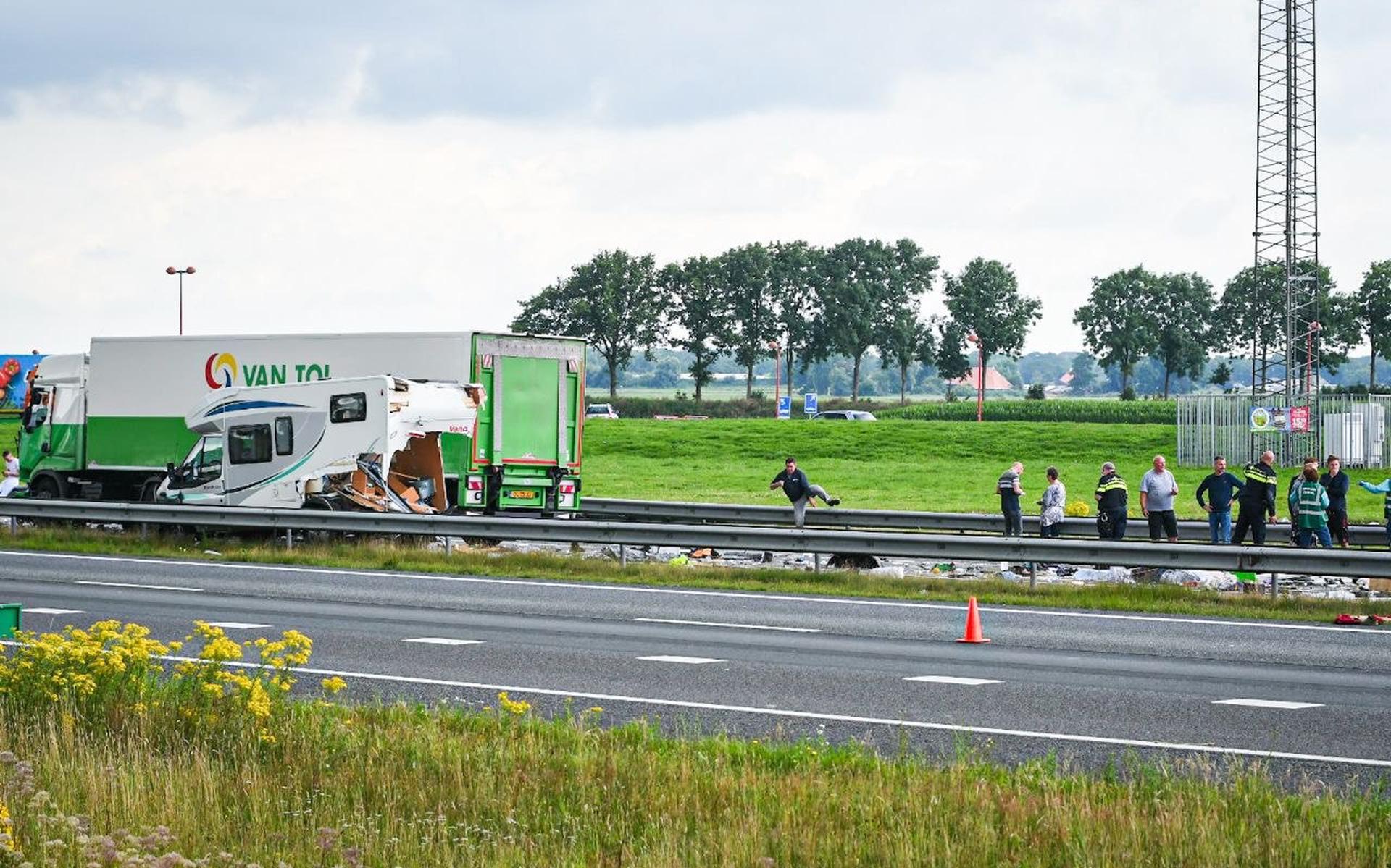 Vrachtwagenchauffeur: geen idee wat oorzaak was van inrijden op file A32 bij Oldeholtwolde