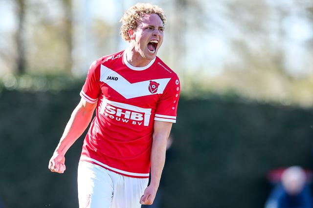Emiel de Vries uit Wolvega verrast Harkemase Boys en zichzelf: ‘Ik heb veel meer gespeeld verwacht’