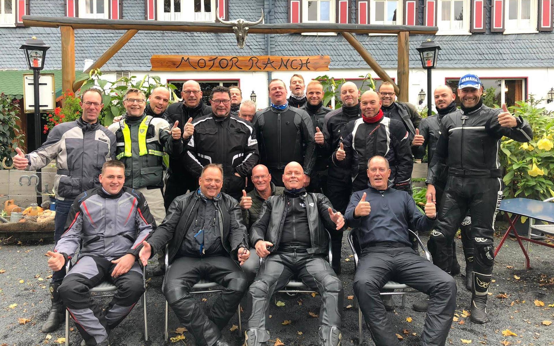 Woldraiders uit Steenwijkerwold vieren twintigjarig jubileum: gebak, een bakkie en een toertocht - S