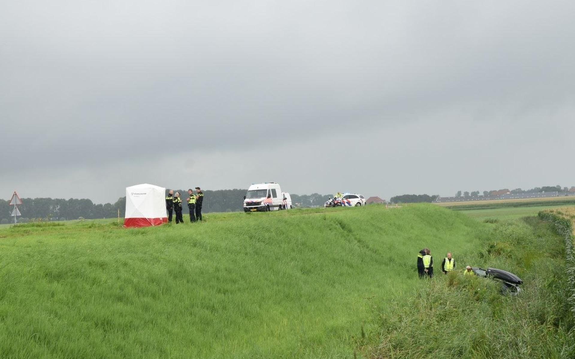 Automobilist overlijdt bij eenzijdig ongeval aan de Punterweg in Kuinre. Auto raakt van de weg en be