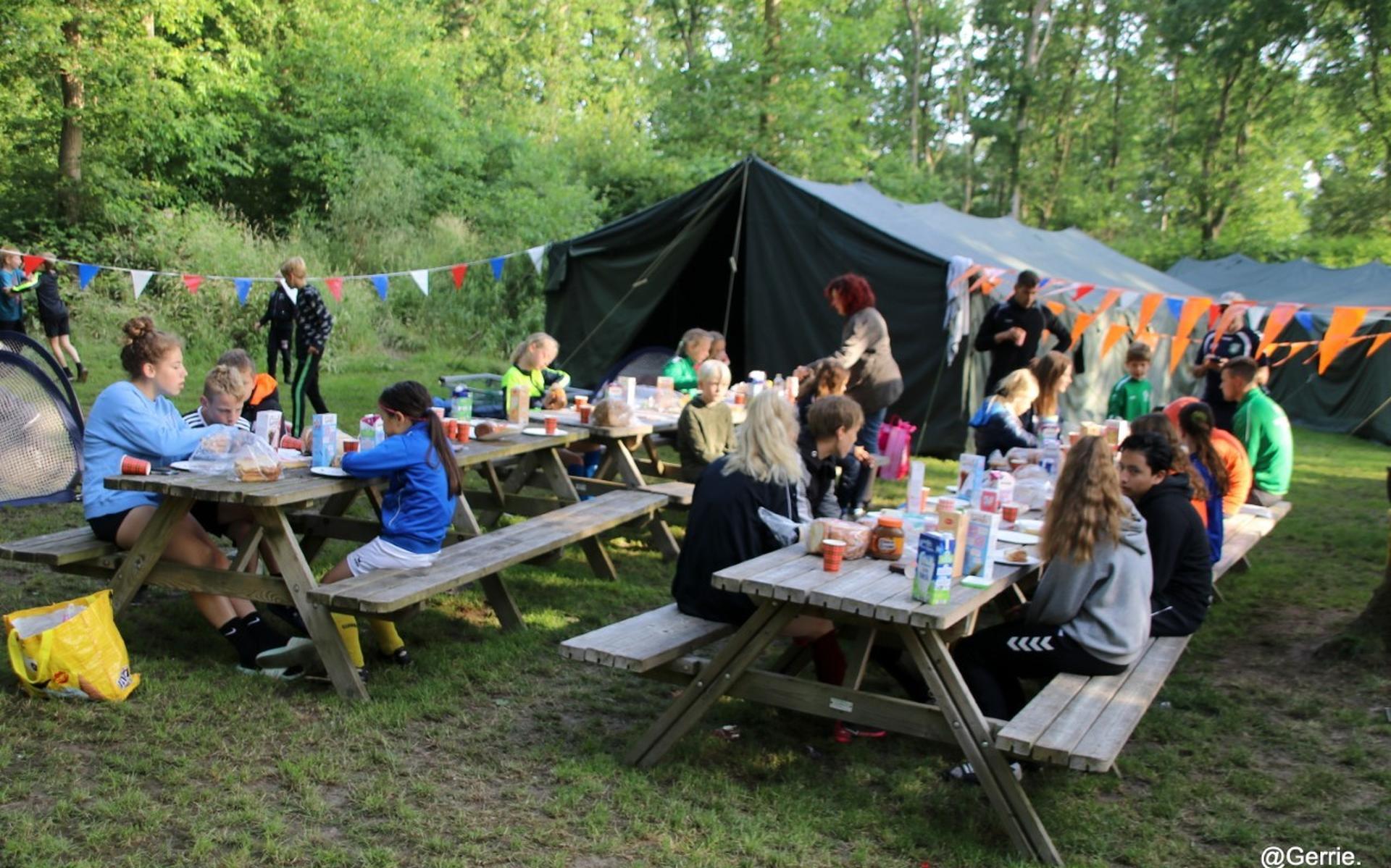 Drie dagen lang plezier met voetbalkamp bij Camping Krolsbergen - Stellingwerf