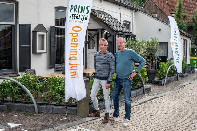 Mark Hofstra (links) en Johannes Goossen (rechts) zijn de eigenaren van Brasserie & Logement Prinsheerlijk.